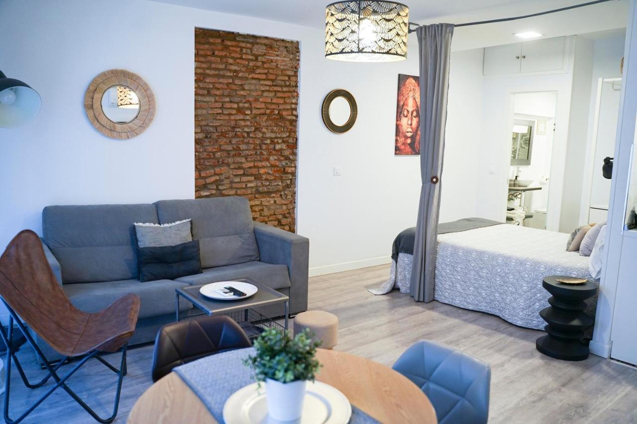 Apartamentos Suites Cariatide ปลาเซนเซีย ภายนอก รูปภาพ