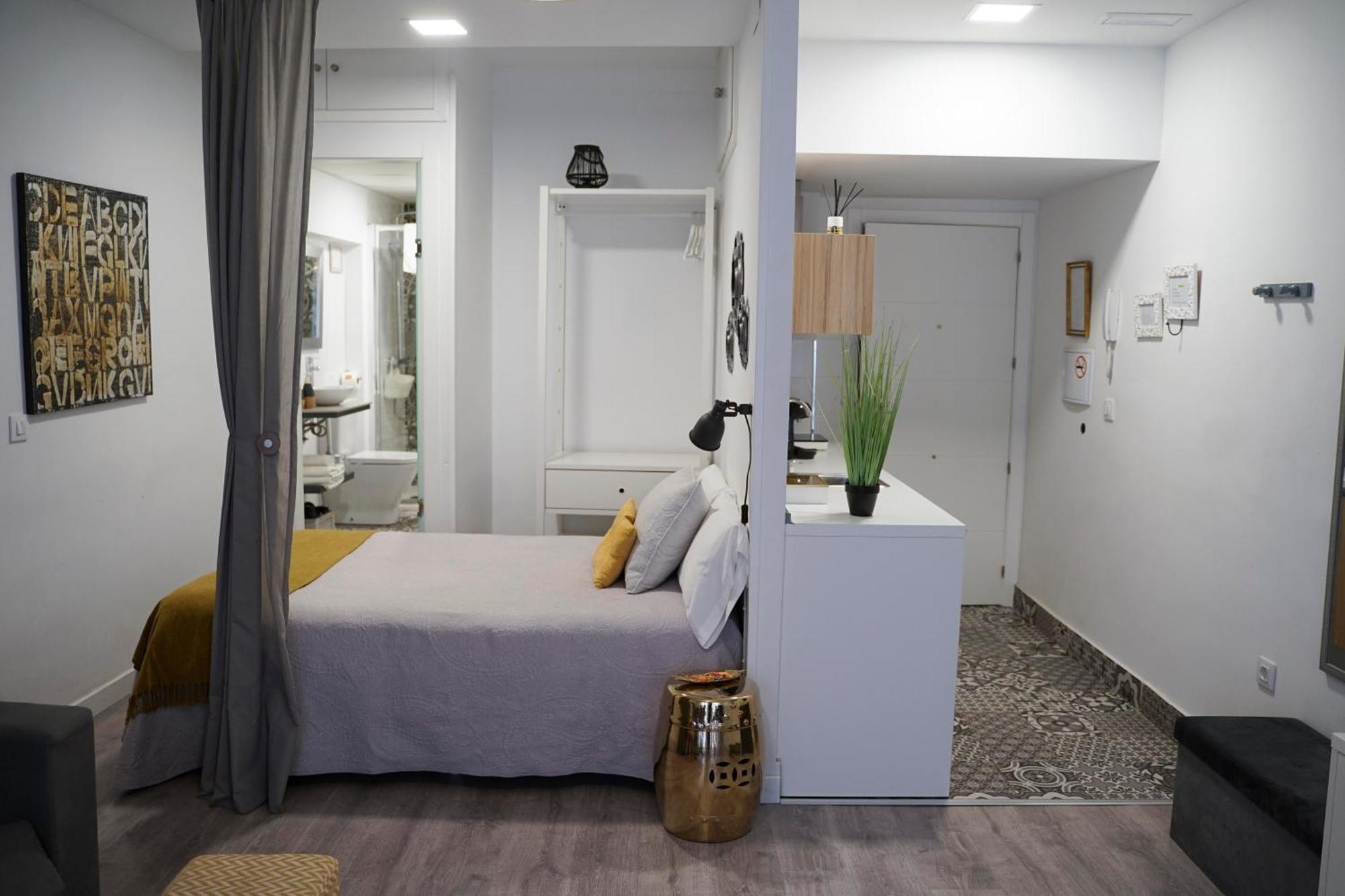 Apartamentos Suites Cariatide ปลาเซนเซีย ภายนอก รูปภาพ