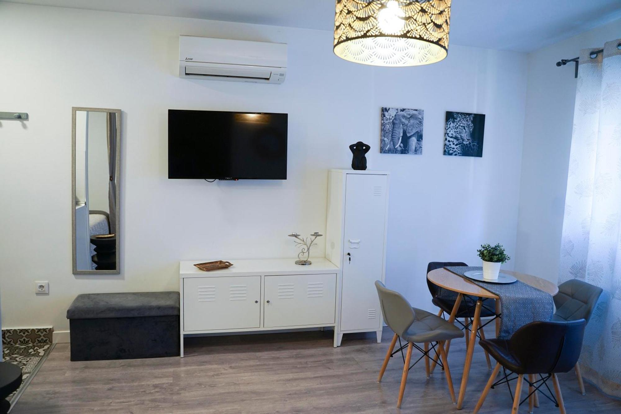 Apartamentos Suites Cariatide ปลาเซนเซีย ภายนอก รูปภาพ